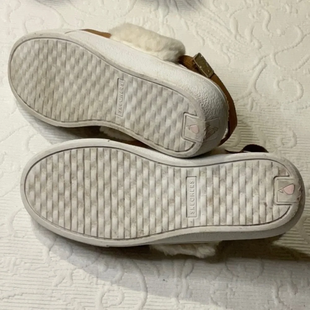 Skechers Street Goldie Cozy Kids shows. Size 2.